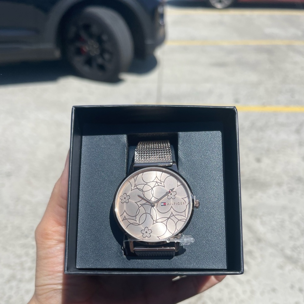 New with tag tommy hilfiger watch for women